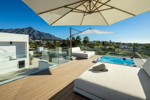 Luxury Villa Golf View First line, 6 bedrooms in Marbella buy for sale For Super Rich