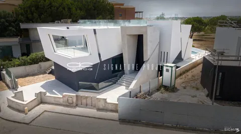 Modern Villa Golf View, 4 bedrooms in Vilamoura unique for sale For Super Rich