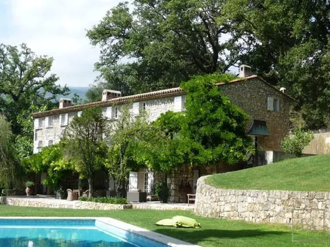 Country House Tuscan style wisteria-festooned terrace, 5 bedrooms in Grasse Used for sale For Super Rich