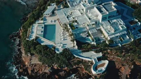 Premium Hotel Beach Front seaside, heated swimming pool with bar, 15 bedrooms in Nikolaos - Crete Used for sale For Super Rich