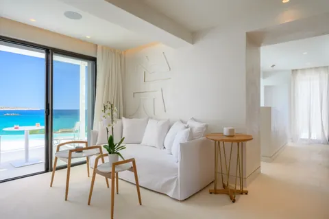 Premium Hotel Beach Front seaside, heated swimming pool with bar, 15 bedrooms in Nikolaos - Crete luxury for sale For Super Rich