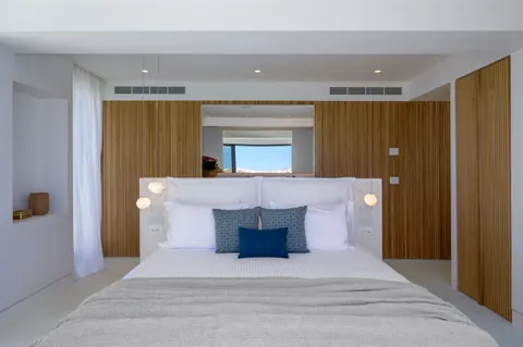 Premium Hotel Beach Front seaside, heated swimming pool with bar, 15 bedrooms in Nikolaos - Crete exclusive for sale For Super Rich