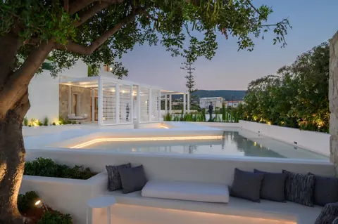 Premium Hotel Beach Front seaside, heated swimming pool with bar, 15 bedrooms in Nikolaos - Crete unique for sale For Super Rich