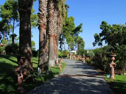 Luxury Villa Sea View 25 m swimming pool, 8 bedrooms in Halkidiki image for sale For Super Rich