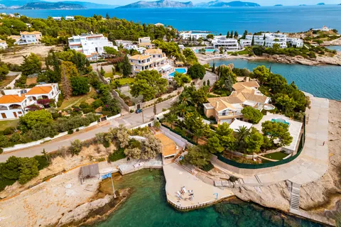 Luxury Villa Beach Front Tennis court, 7 bedrooms in Porto Heli / Saint Emilianos 1-100 for sale For Super Rich