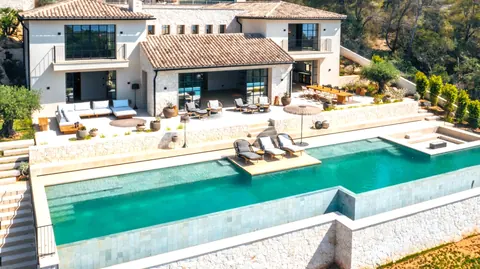 Premium Villa Sea View swimming pool 25 X 4 M, 5 bedrooms in Mallorca New for sale For Super Rich