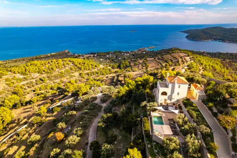 Elegant Villa Panoramic View nearest beach of Kouzounos, 4 bedrooms in Spetses Used for sale For Super Rich