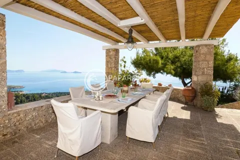 Elegant Villa Panoramic View nearest beach of Kouzounos, 4 bedrooms in Spetses available for sale For Super Rich