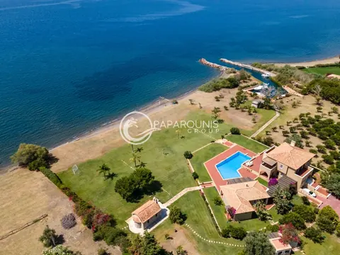 Luxury Villa Beach Front  sea view to the Saronic Islands, 6 bedrooms in Ermioni