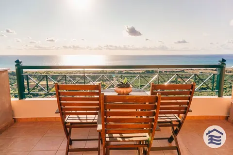 Luxury Hotel Spa centre including hammam, jaccuzzi, sauna views of the Messinian Gulf, 33 bedrooms in Peloponnese Used for sale For Super Rich