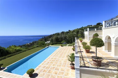 Elegant Villa Panoramic View huge swimmng pool and nearly 800 sqm of terraces, 9 bedrooms in Cannes