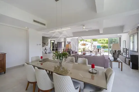 Elegant Villa Sea View Near the beach, 6 bedrooms in Cap d'Antibes ultra luxury rental For Super Rich