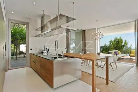 Modern Villa close to the center long size Swimming pool, 5 bedrooms in Cannes luxury rental For Super Rich