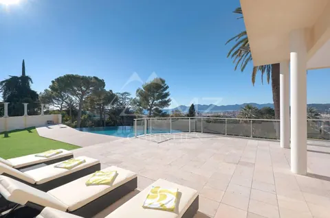 Luxury Villa seaview, nearby the center of Cannes 250 sqm terrace with jacuzzi, 6 bedrooms in Cannes prix rental For Super Rich