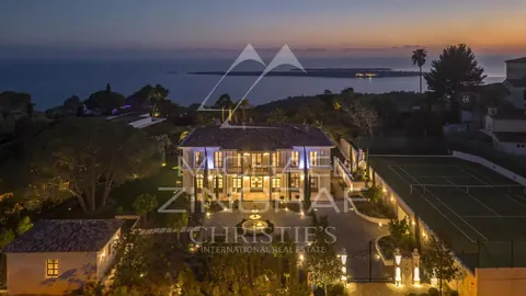 Luxury Villa New Florentine ​Super Cannes indoor swimming pool, wellness, sauna and hammam, 7 bedrooms in Vallauris top rental For Super Rich