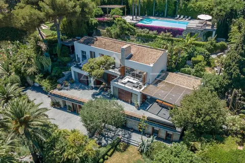Design Villa spectacular sea views uniquely and tastefully furnished, 5 bedrooms in Roquebrune Cap Martin real estate rental For Super Rich