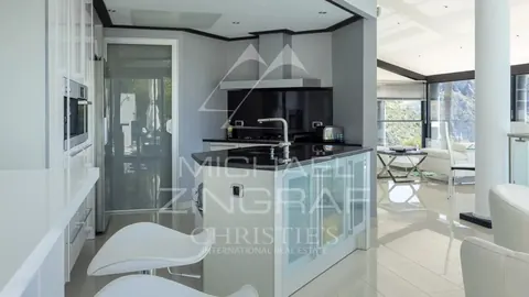 Contemporary Villa overflow swimming pool sea view between Monaco and Saint-Jean Cap Ferrat, 4 bedrooms in Eze ultra luxury rental For Super Rich
