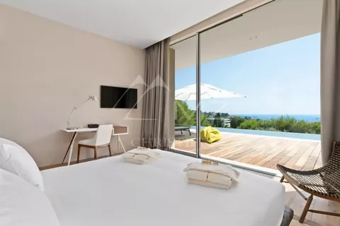 Modern Villa close to the center long size Swimming pool, 5 bedrooms in Cannes expensive rental For Super Rich
