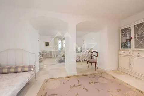 Elegant Villa 14x6m heated swimming pool Tennis court with grass, 4 bedrooms in Cap d'Antibes expensive rental For Super Rich
