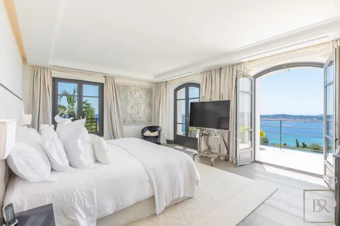 Luxury Villa beautiful view over the Gulf of Saint-Tropez helipad, 6 bedrooms in Grimaud luxury rental For Super Rich