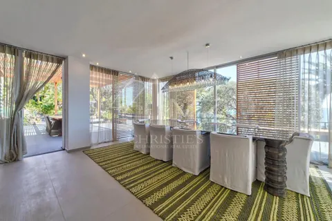Design Villa spectacular sea views uniquely and tastefully furnished, 5 bedrooms in Roquebrune Cap Martin exclusive rental For Super Rich
