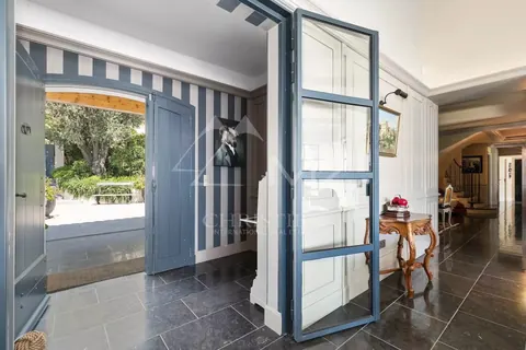 Premium Villa Secured domain Heated salted pool of 12x4m, 4 bedrooms in Cannes ads rental For Super Rich