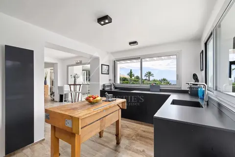 Contemporary Villa Swimming pool 5 minutes from La Croisette, 5 bedrooms in Cannes top rental For Super Rich