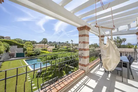 Elegant Villa Sea View Near the beach, 6 bedrooms in Cap d'Antibes exclusive rental For Super Rich