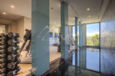 Luxury Villa Exceptional Californie 25 m swimming pool, Jacuzzi for 8 people, 8 bedrooms in Cannes ads rental For Super Rich