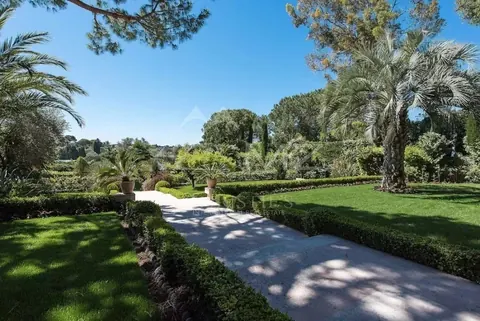 Elegant Villa Landscaped garden swimming pool and pool-house, 6 bedrooms in Cap d'Antibes prix rental For Super Rich Elegant Villa Landscaped garden swimming pool and pool-house, 6 bedrooms in Cap d'Antibes prix rental For Super Rich