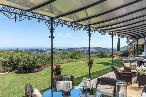 Country Villa walking distance to the Village Sea view and the Lérins islands, 6 bedrooms in Mougins real estate rental For Super Rich