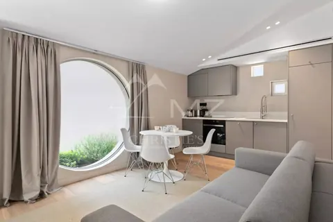 Modern Villa close to the center long size Swimming pool, 5 bedrooms in Cannes exclusive rental For Super Rich