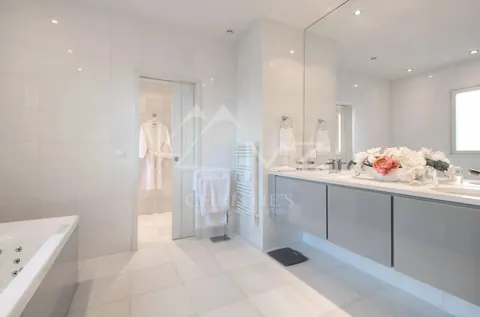 Luxury Villa seaview, nearby the center of Cannes 250 sqm terrace with jacuzzi, 6 bedrooms in Cannes top rental For Super Rich