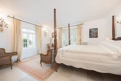 Elegant Villa 14x6m heated swimming pool Tennis court with grass, 4 bedrooms in Cap d'Antibes exclusive rental For Super Rich