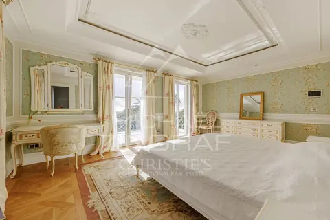 Luxury Villa New Florentine ​Super Cannes indoor swimming pool, wellness, sauna and hammam, 7 bedrooms in Vallauris prix rental For Super Rich
