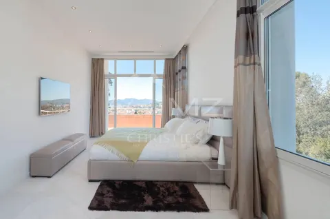 Luxury Villa seaview, nearby the center of Cannes 250 sqm terrace with jacuzzi, 6 bedrooms in Cannes luxury rental For Super Rich