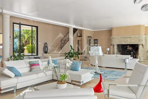 Premium Villa 30 meters infinity pool unique sea view, 4 bedrooms in Cannes expensive rental For Super Rich