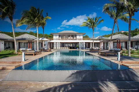 Luxury Villa Maison Blanc Bleu heated swimming pool and a bubble pool, 6 bedrooms in Gouverneur - St Barth