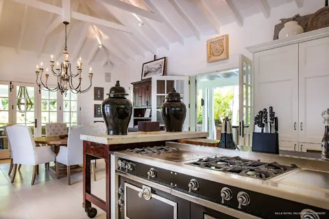 Luxury Villa Palmier Royal Estate Stunning views of Marigot Bay and the sea, 13 bedrooms in St Barth prix rental For Super Rich