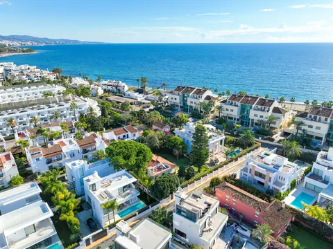 Luxury Villa Beach Front Spa, gym, Turkish bath, sauna, 6 bedrooms in Los Monteros, Marbella unique rental For Super Rich