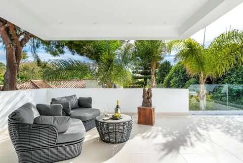 Luxury Villa Beach Front Spa, gym, Turkish bath, sauna, 6 bedrooms in Los Monteros, Marbella prix rental For Super Rich