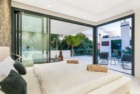 Luxury Villa Beach Front Spa, gym, Turkish bath, sauna, 6 bedrooms in Los Monteros, Marbella ads rental For Super Rich