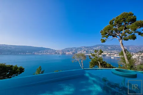 Contemporary Villa Exceptional panoramic sea views west side, 5 bedrooms in St Jean Cap Ferrat