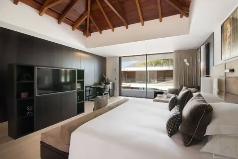Luxury Villa Wake Up beachfront with view of the sea, direct access to Flamands Beach, 6 bedrooms in St Barth top rental For Super Rich
