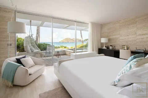 Luxury Villa Wake Up beachfront with view of the sea, direct access to Flamands Beach, 6 bedrooms in St Barth ultra luxury rental For Super Rich