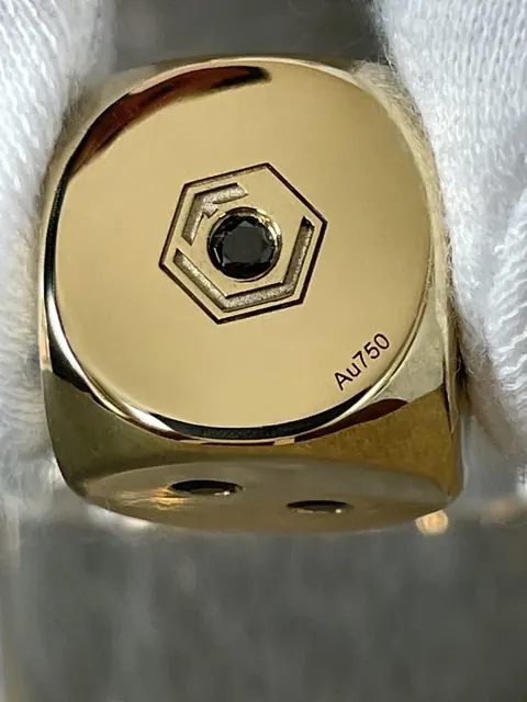 Dice 18k gold & 21 black diamonds
