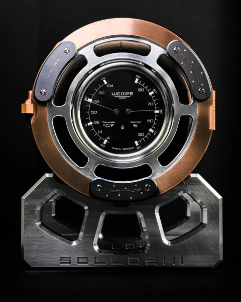 THE SERIES 6 HUMIDOR by SOLLOSHI