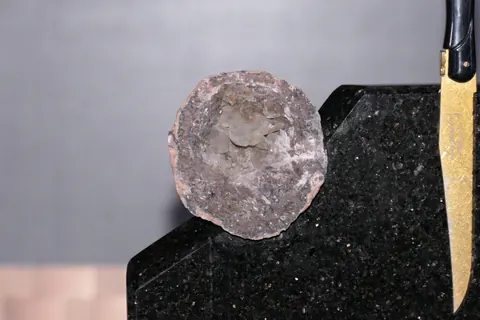 Magnetischer Messerblock von TYCOON STONE SCHMIDKE aus Star Galaxy Gold mit Kristall Druse Luxury for sale For Super Rich