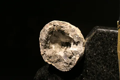 Magnetischer Messerblock von TYCOON STONE SCHMIDKE aus Star Galaxy Gold mit Kristall Druse for sale For Super Rich