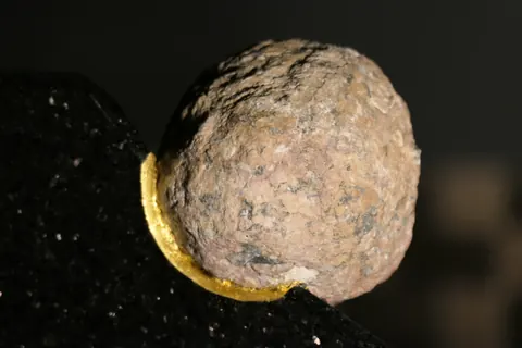 Magnetischer Messerblock von TYCOON STONE SCHMIDKE aus Star Galaxy Gold mit Kristall Druse ultra luxury for sale For Super Rich